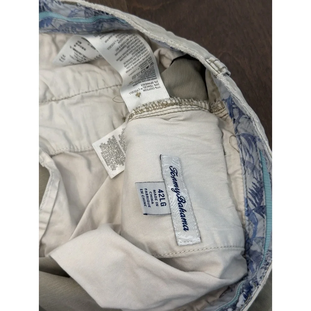 Tommy Bahama Mens Beige Chino Relax Shorts Size 42LG Swordfish Logo 10